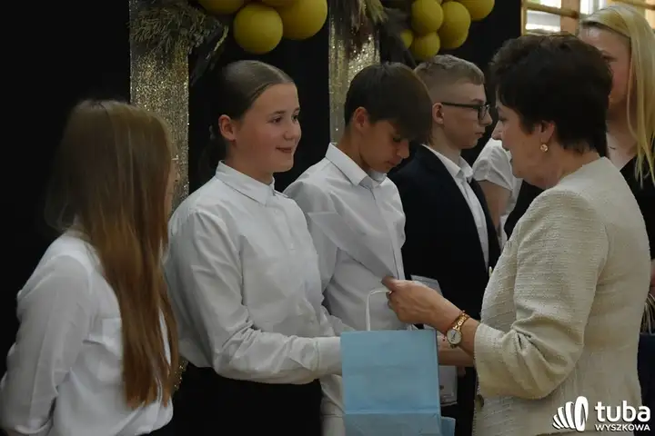 "Na skrzydłach świadectw". Gmina Wyszków oficjalnie zakończyła rok szkolny 2023/ 2024
