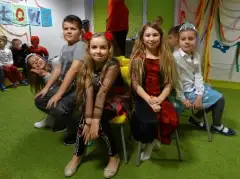 Bal karnawałowy w "Language" 