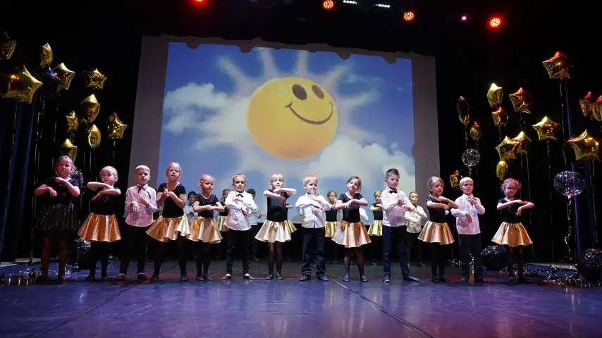 Przedszkolaki z grupy Tygryski i Biedronki kosmicznie zakończyły "Bajkę"