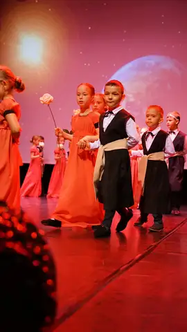Przedszkolaki z grupy Tygryski i Biedronki kosmicznie zakończyły "Bajkę"