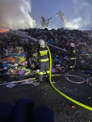 Pożar składowiska odpadów w Wyszkowie