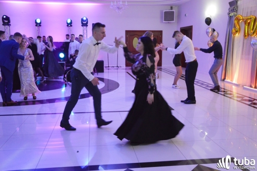 „Bal na sto par”. Studniówka Zespołu Szkół nr 1 w Wyszkowie (VIDEO)