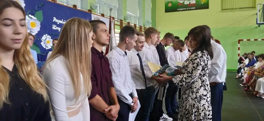 Powiatowy ostatni dzwonek