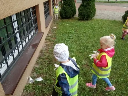 Dzieci sprzątały świat