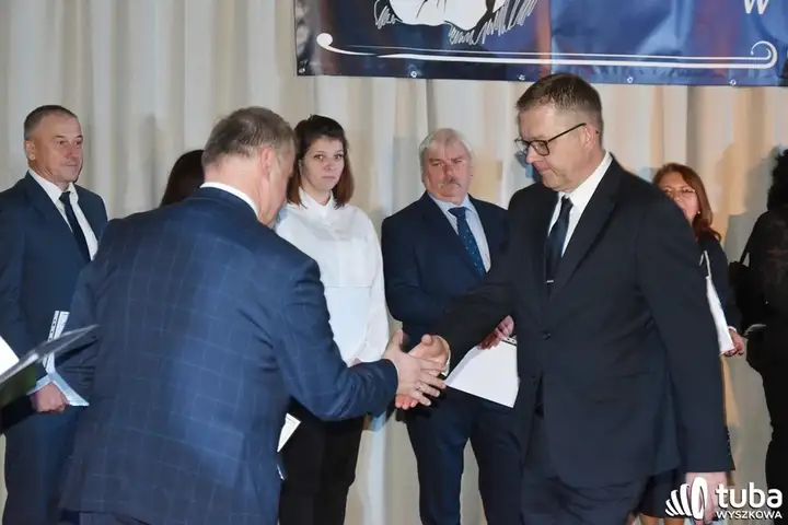"Ta szkoła jest pięknym składnikiem naszego miasta". 20 lat Zespołu Szkół nr 3  