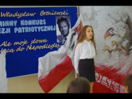"Moje słowa dolecą do Niepodległej" - w "Dwójce" konkursowo recytowali Broniewskiego