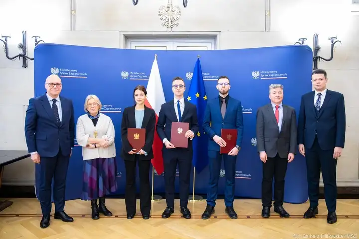 Jego praca magisterska wyróżniona przez MSZ