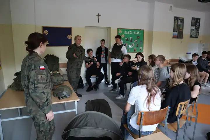 Zajęcia z wojskiem w SP w Brańszczyku