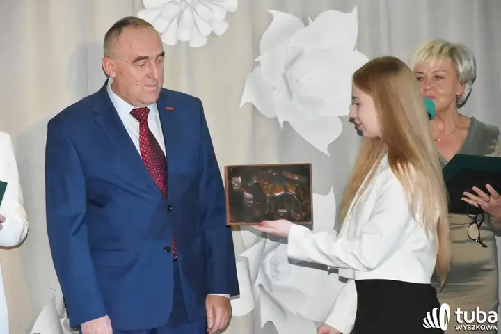 "Ta szkoła jest pięknym składnikiem naszego miasta". 20 lat Zespołu Szkół nr 3  