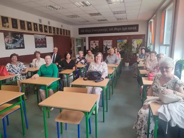 Po prawie pół wieku wrócili w szkolne mury