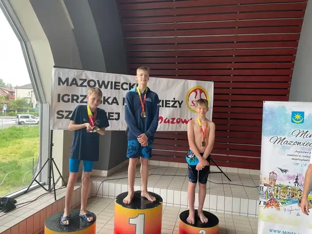 Uczniowie SP nr 5 pływackimi mistrzami Mazowsza