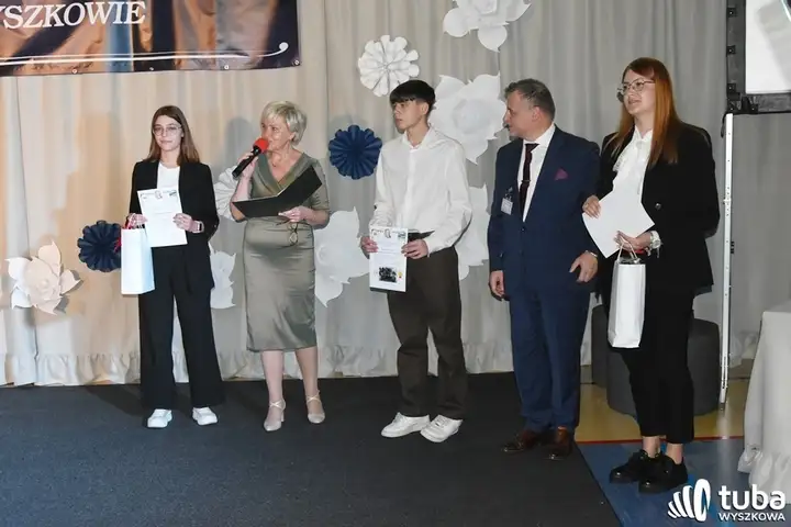 "Ta szkoła jest pięknym składnikiem naszego miasta". 20 lat Zespołu Szkół nr 3  