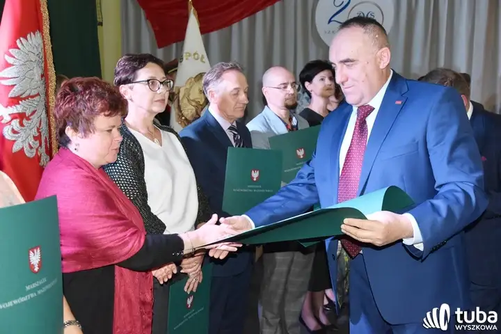 "Ta szkoła jest pięknym składnikiem naszego miasta". 20 lat Zespołu Szkół nr 3  