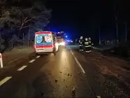 BMW wjechało na nieoświetlony ciągnik
