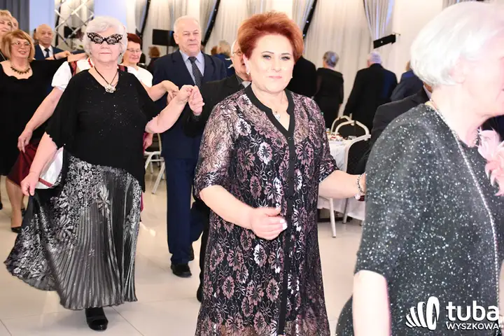 Seniorzy na baśniowym balu