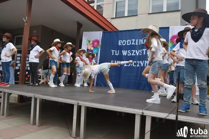 Beztroska zabawa, śmiech i radość w SP w Rybnie