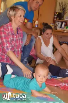 Dziecko nosi się w chuście