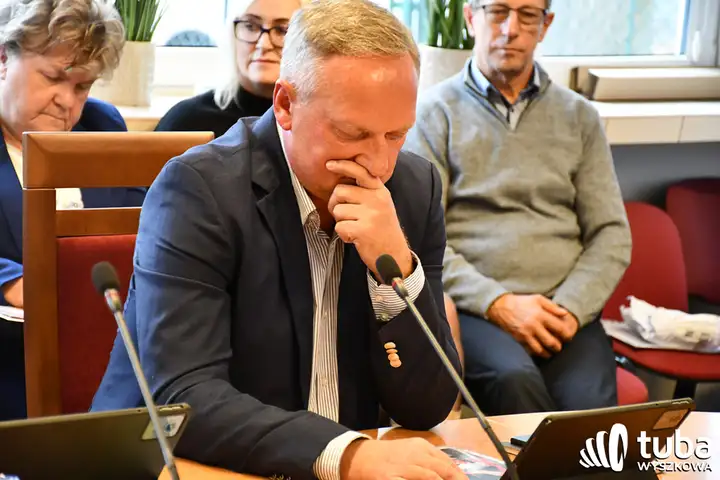 "Wirtualne oszczędności" czy "wartość dodana"? Ostre spięcie w sprawie remontu na basenie