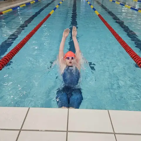 Medalowa niedziela pływaków