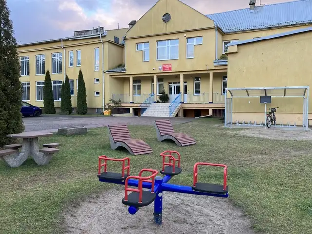 Przy SP w Trzciance powstała strefa wypoczynku