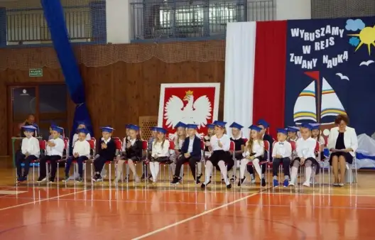 Wyruszyły w rejs po oceanach i morzach nauki...