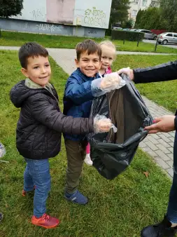 Dzieci sprzątały świat