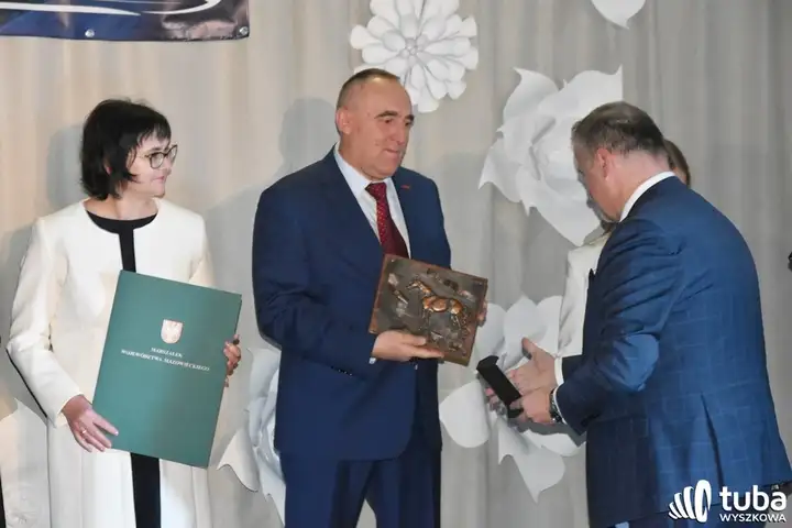"Ta szkoła jest pięknym składnikiem naszego miasta". 20 lat Zespołu Szkół nr 3  
