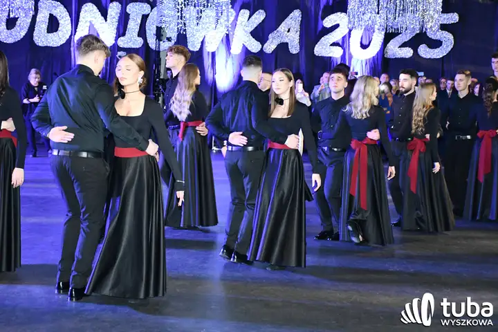 "Ten wieczór jest dla was". Studniówka 2025 I LO w Wyszkowie (VIDEO)