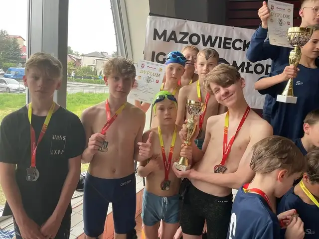 Uczniowie SP nr 5 pływackimi mistrzami Mazowsza