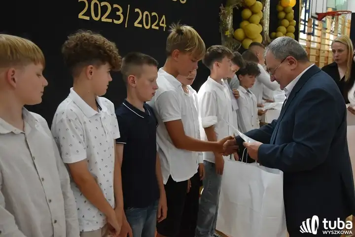 "Na skrzydłach świadectw". Gmina Wyszków oficjalnie zakończyła rok szkolny 2023/ 2024