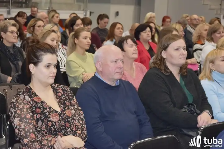 „Łatwo przeoczyć wołanie o pomoc”. O młodzieży i uzależnieniach
