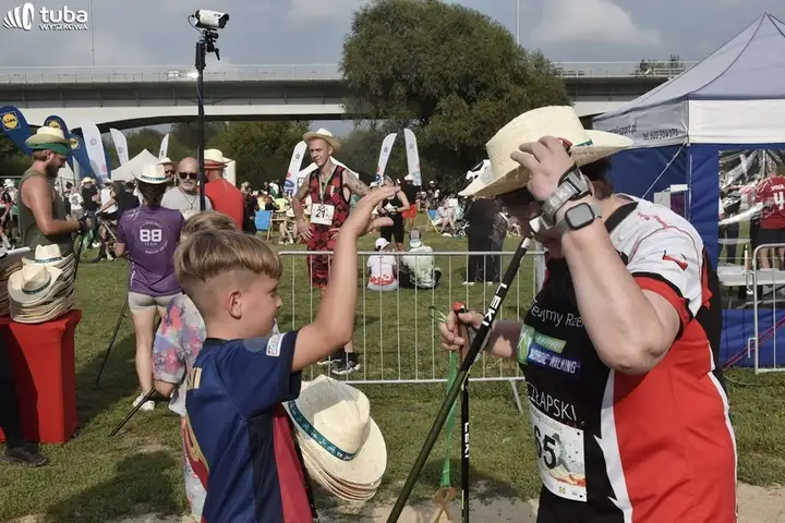 "30 kilometrów w nogach, ramionach i sercach"