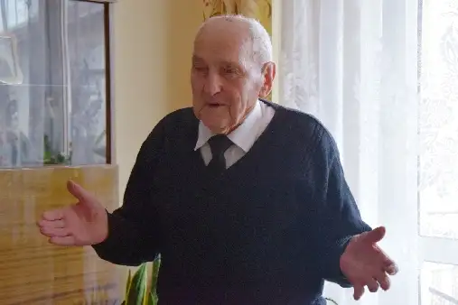 "Życie trzeba umieć stosować, żeby zostało na starość". 103 lata pana Stanisława Kuleszy