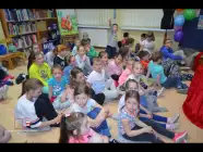 Noc z Andersenem. Biblioteka zaprosiła najmłodszych czytelników do świata baśni