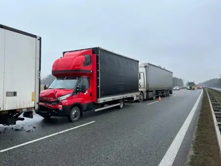 Trzy kolizje, siedem rozbitych pojazdów. Kierowcy nie zachowali odstępu 
