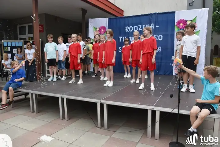 Beztroska zabawa, śmiech i radość w SP w Rybnie