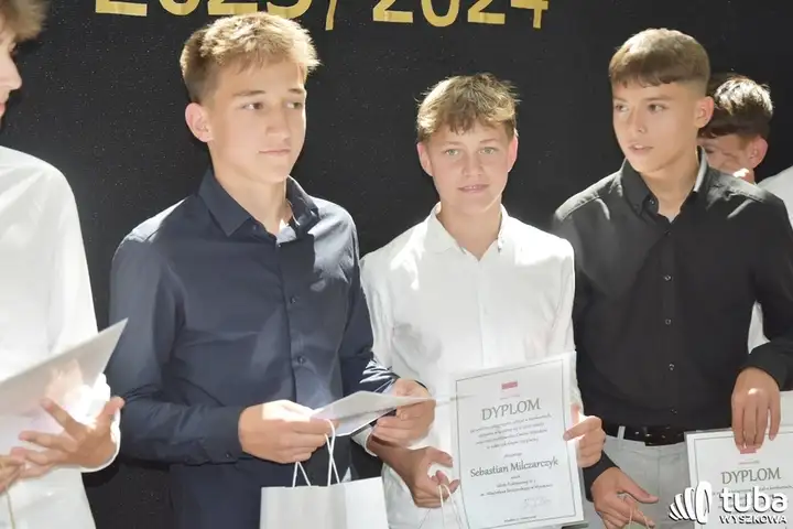 "Na skrzydłach świadectw". Gmina Wyszków oficjalnie zakończyła rok szkolny 2023/ 2024