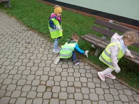 Dzieci sprzątały świat
