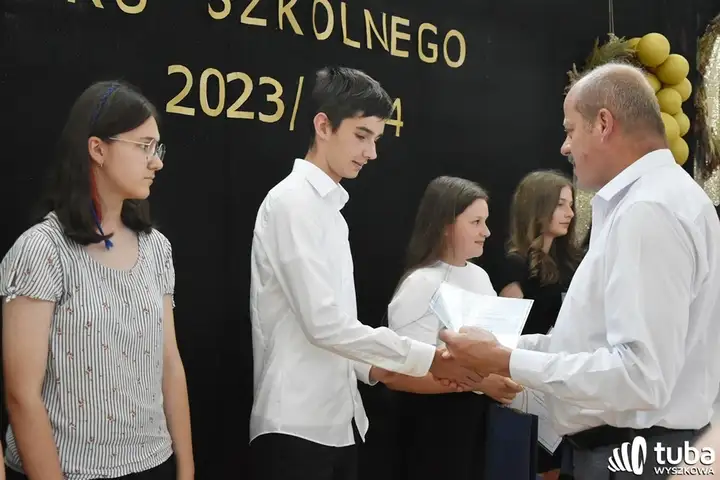 "Na skrzydłach świadectw". Gmina Wyszków oficjalnie zakończyła rok szkolny 2023/ 2024