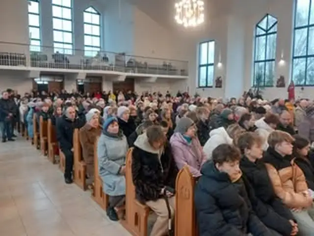Dotarli z paczkami na Kresy 