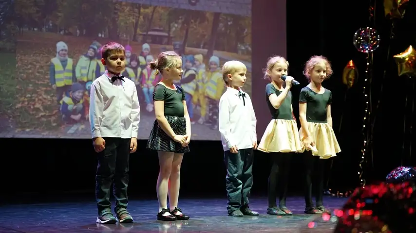 Przedszkolaki z grupy Tygryski i Biedronki kosmicznie zakończyły "Bajkę"