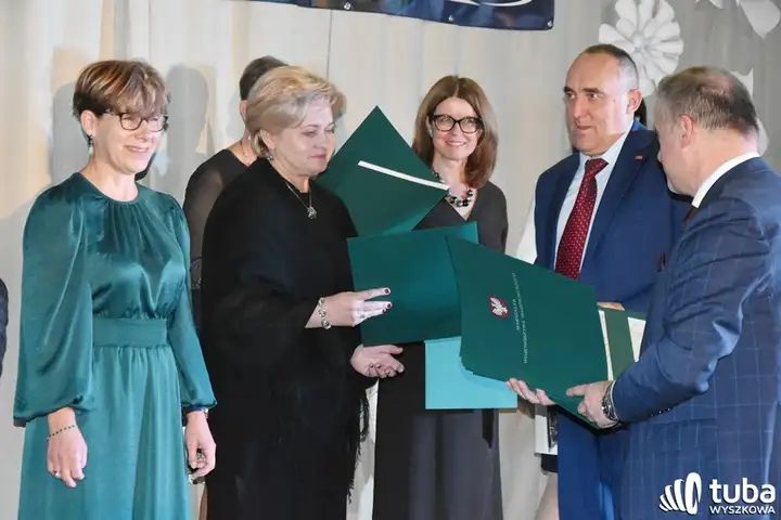 "Ta szkoła jest pięknym składnikiem naszego miasta". 20 lat Zespołu Szkół nr 3  