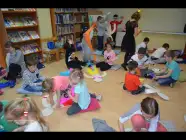 Noc z Andersenem. Biblioteka zaprosiła najmłodszych czytelników do świata baśni