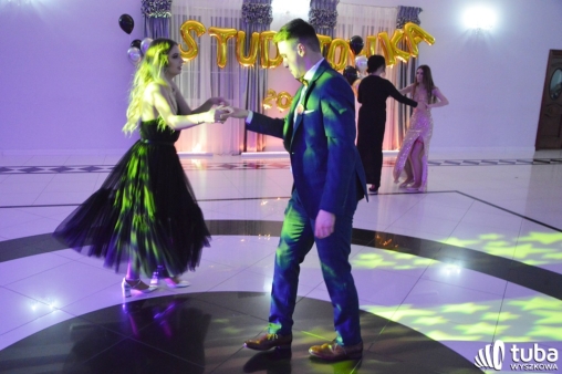 „Bal na sto par”. Studniówka Zespołu Szkół nr 1 w Wyszkowie (VIDEO)