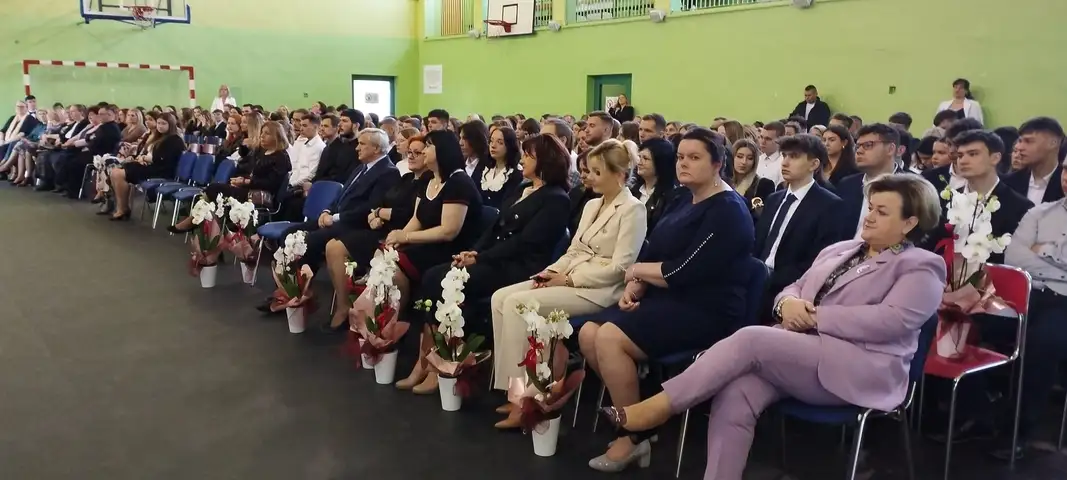 Są już absolwentami
