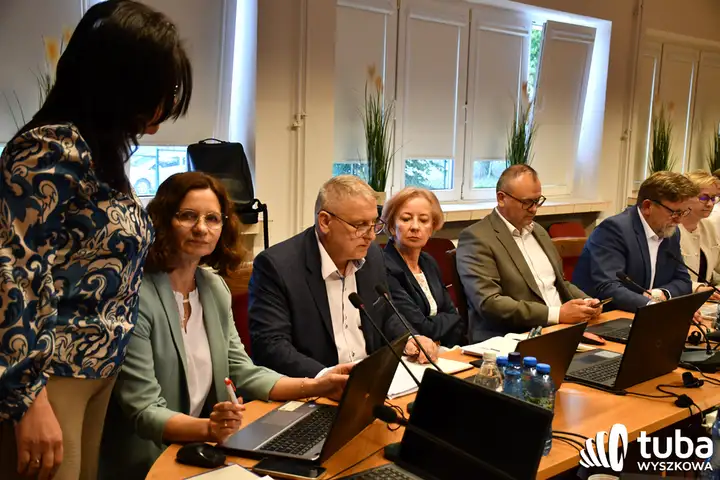 Komisje pod dyktando